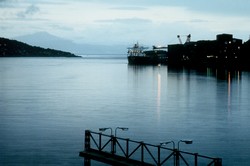 Narvik Hafen aus einem Fenster der JH