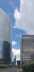 Paris 2025, Radwegpassage zwischen den Hochhusern von la Defense