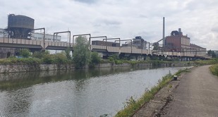 Paris 2025, entlang der Sambre am Mittag - Charleroi
