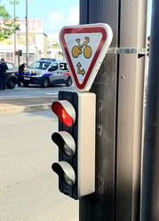 Paris, berfahren roter Ampel erlaubt