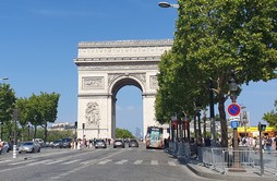 Paris 2025, Champs-Elyses mit Triumphbogen