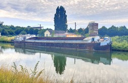 Paris 2025, verrottendes Schiff bei Chauny