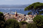 Saint Tropez, Kirchturm, Dächer, Hafen, Bucht