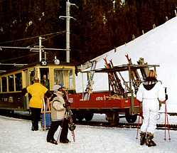 Skitransport auf Spezialwaggons