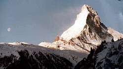 Morgen und Mond am Matterhorn
